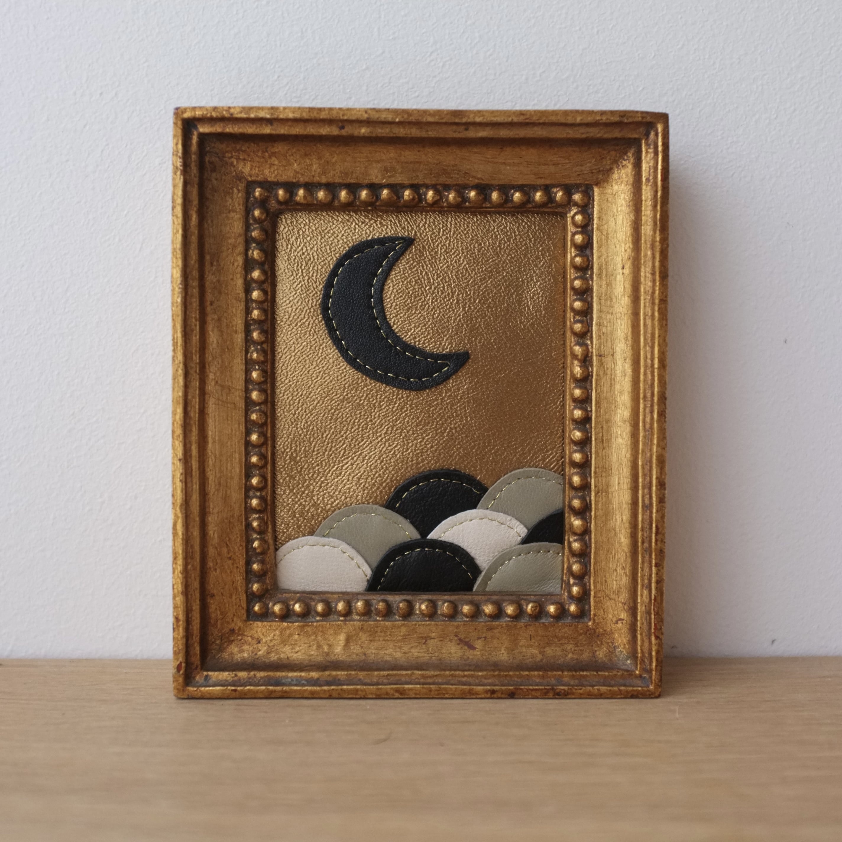 Lune noire 8e45cd85-be79-41cc-8166-8762177f73f1