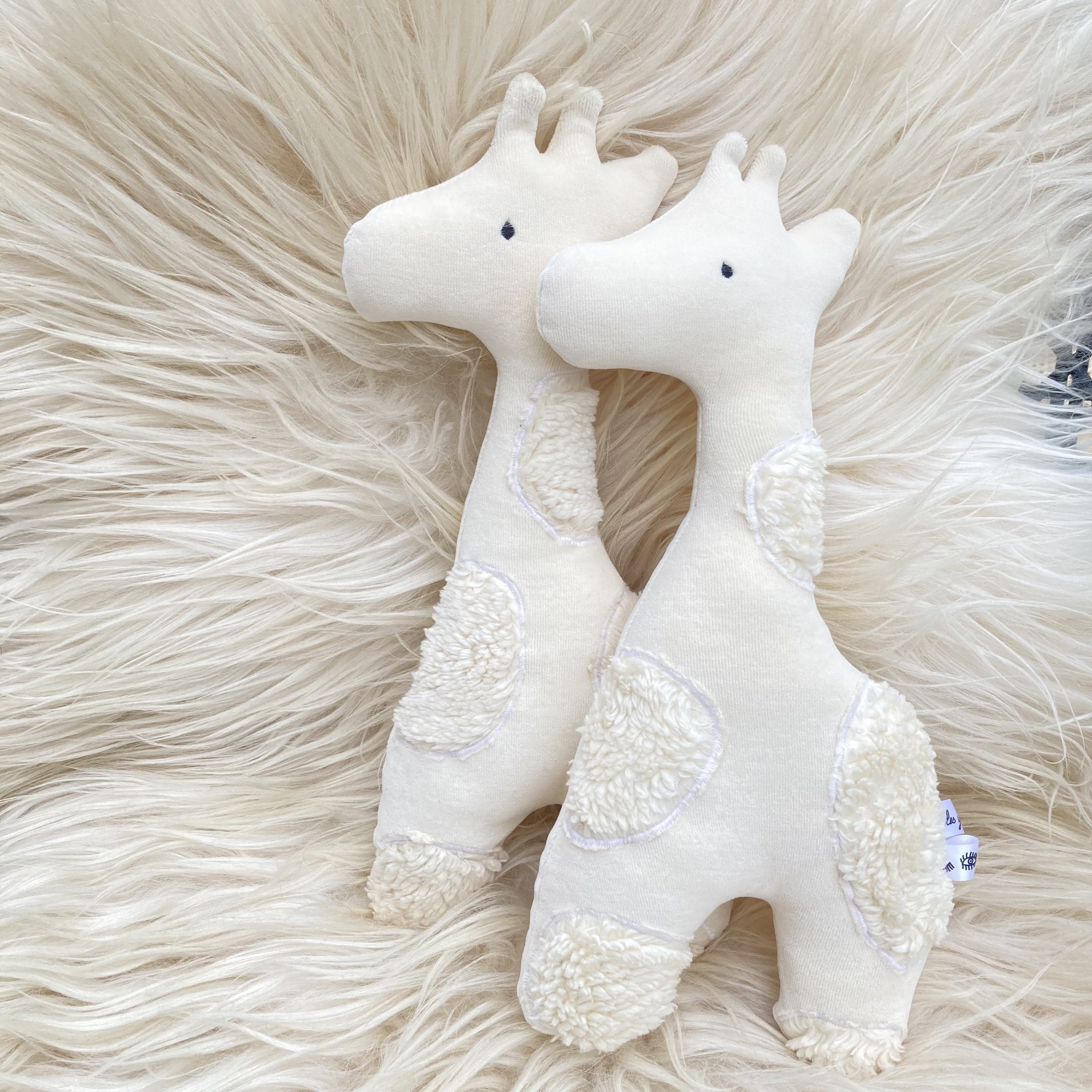 Doudou girafe b7f20ed7-047d-48e7-8371-3bf738f43574