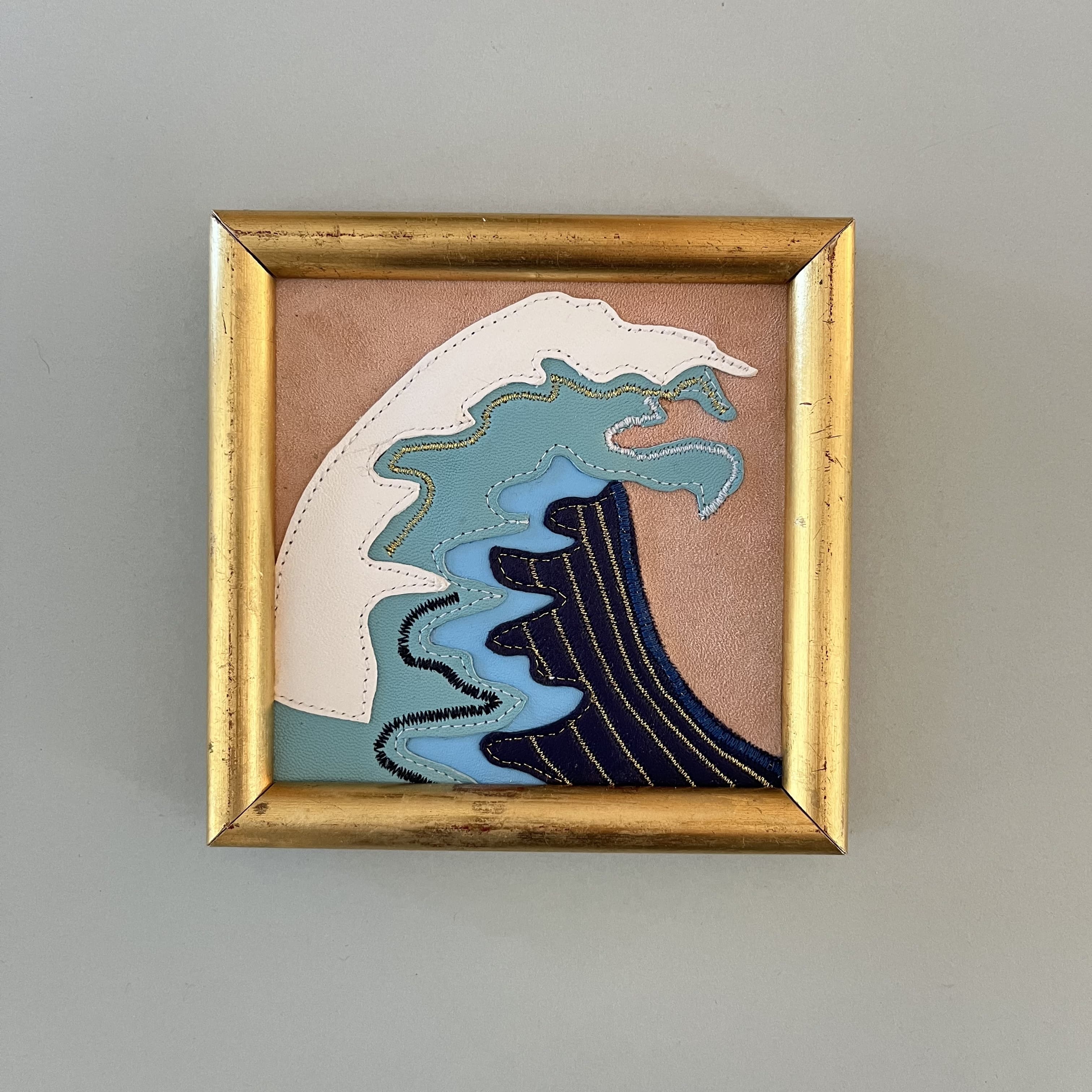 La vague numéro 2 d7db8b48-fa40-4bf1-93ee-5244fbd4607c