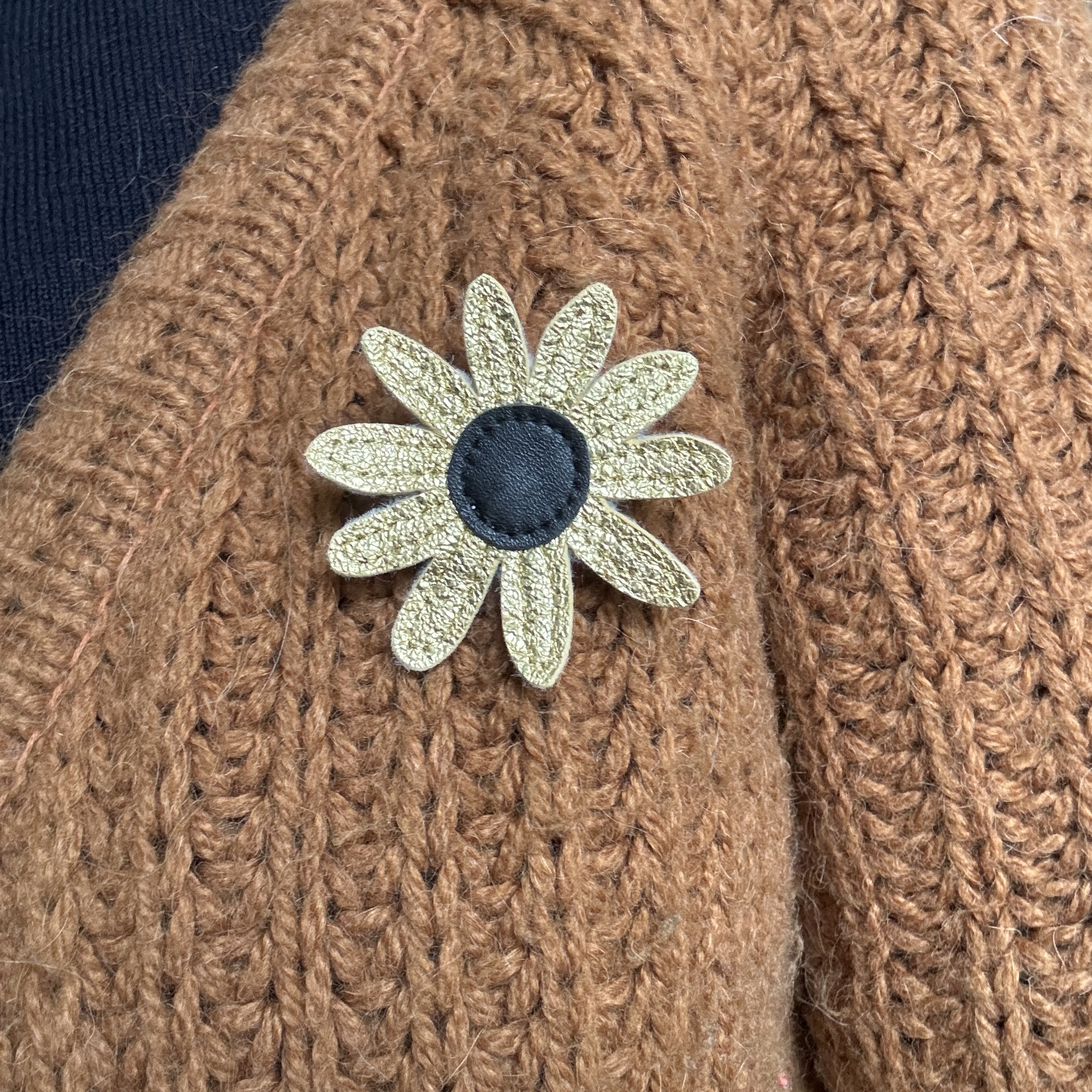 Broche marguerite dorée img_2699